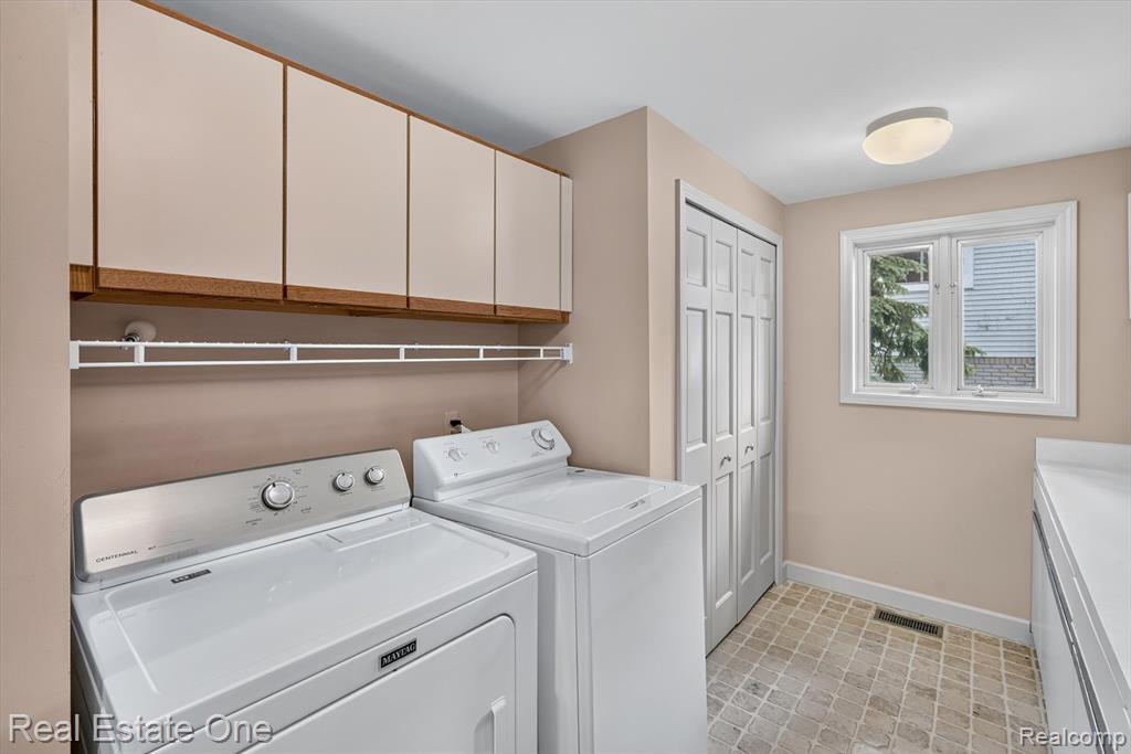 5161 Ledgewood Drive, Commerce Twp, MI 48382 — Photo 35