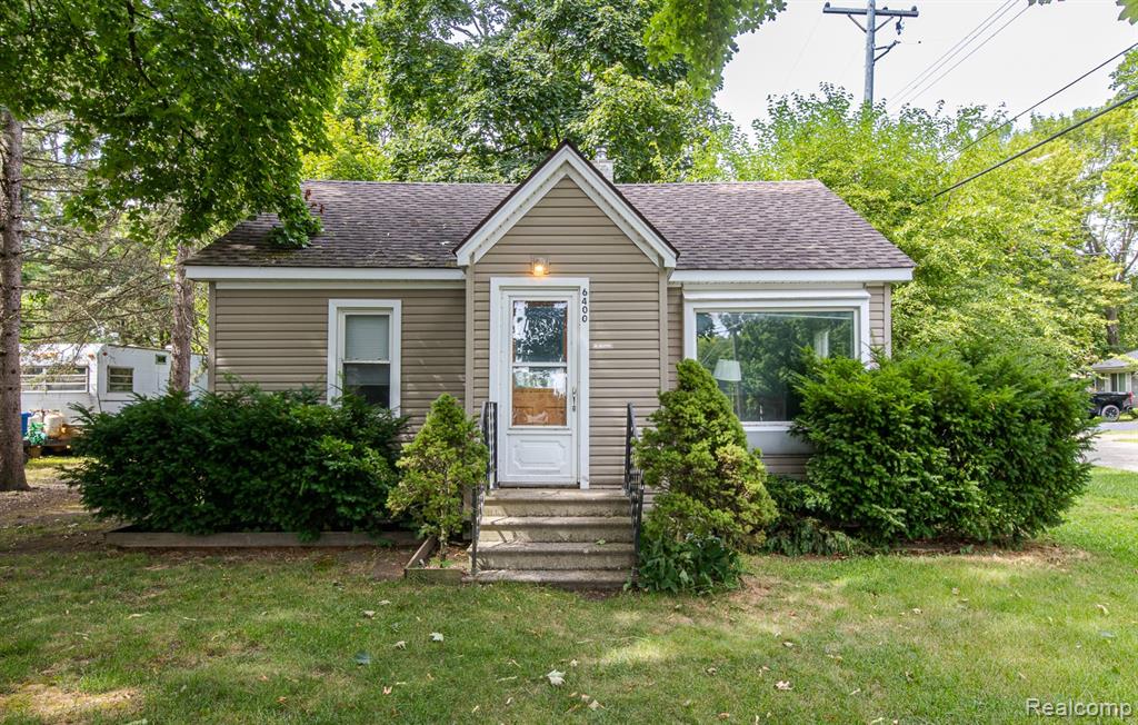 6400 Elmwood Drive, Waterford, MI 48329 — Photo 2