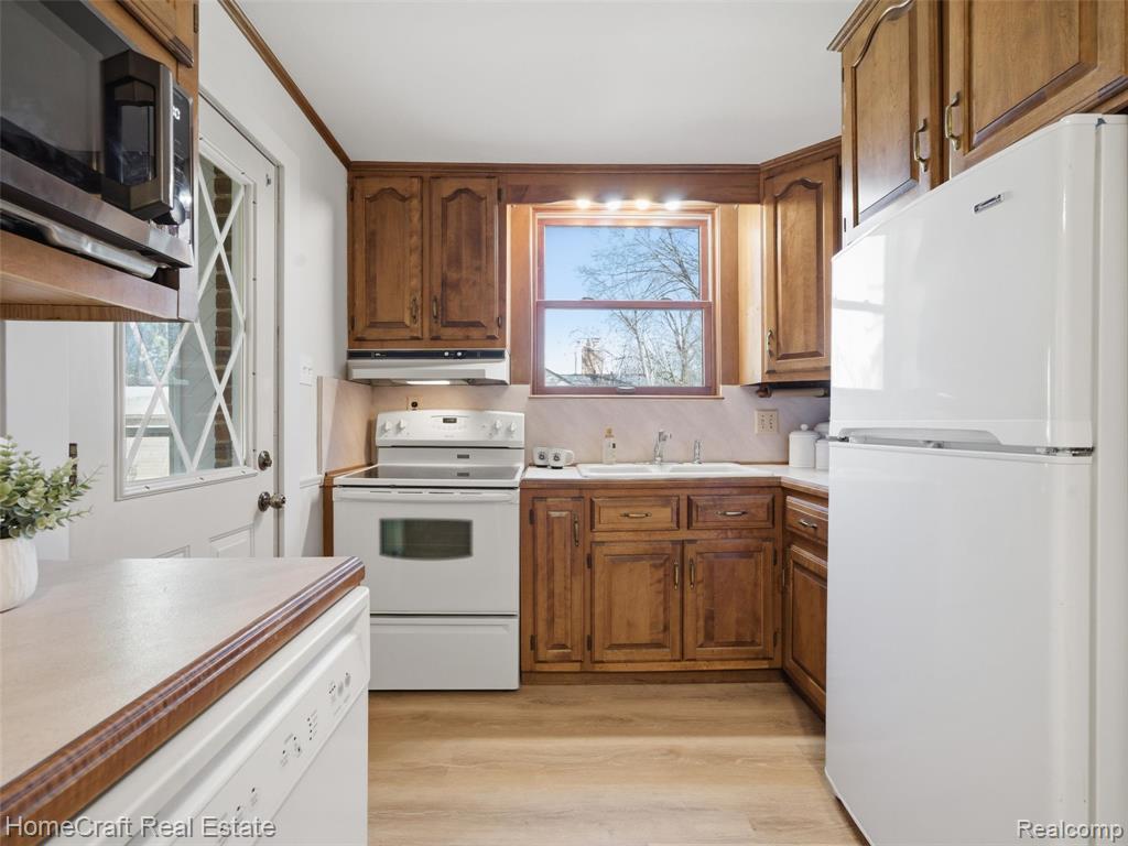 9921 CRANSTON Street, Livonia, MI 48150 — Photo 14