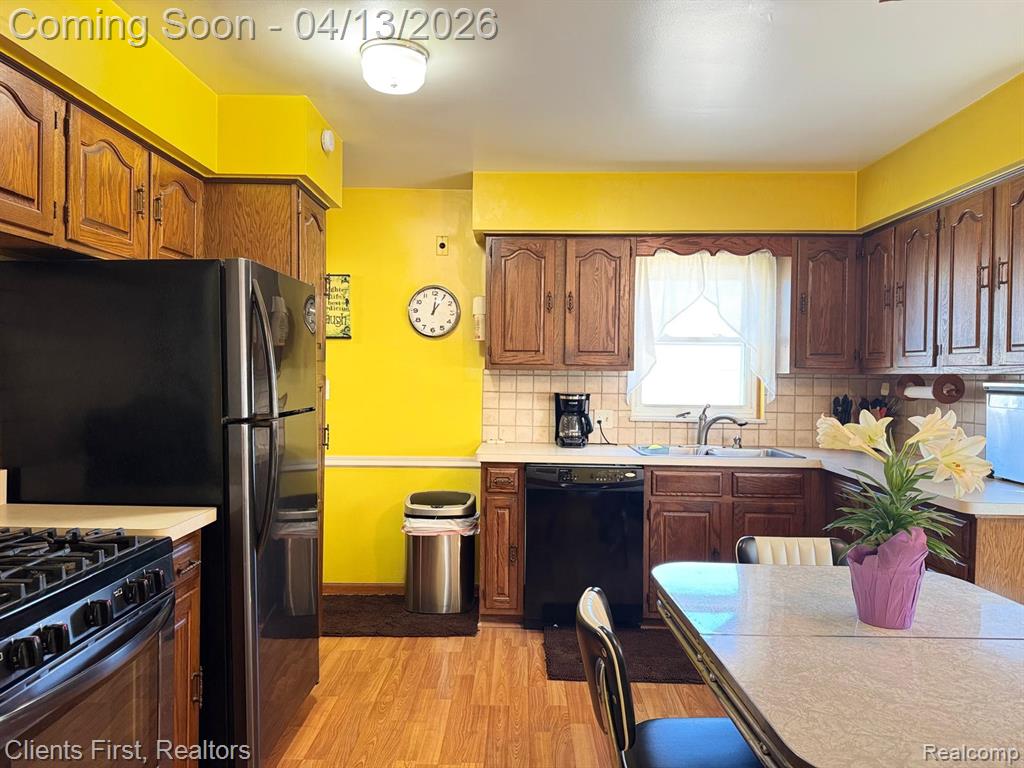 18047 Holland Avenue, Eastpointe, MI 48021 — Photo 4