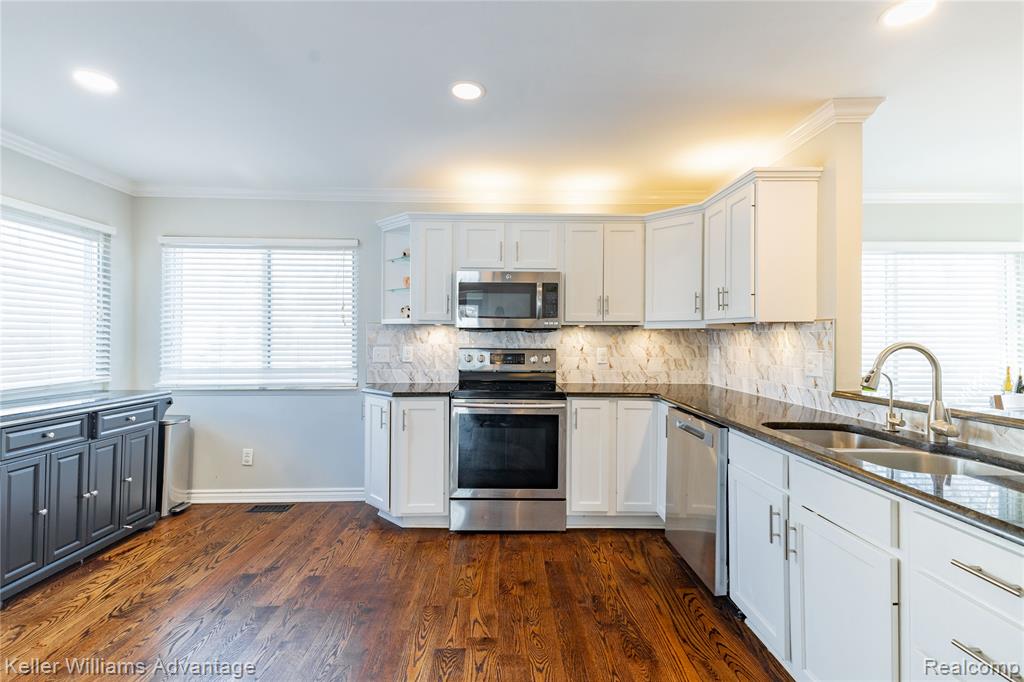 1466 Shankin Court, Wolverine Lake, MI 48390 — Photo 15