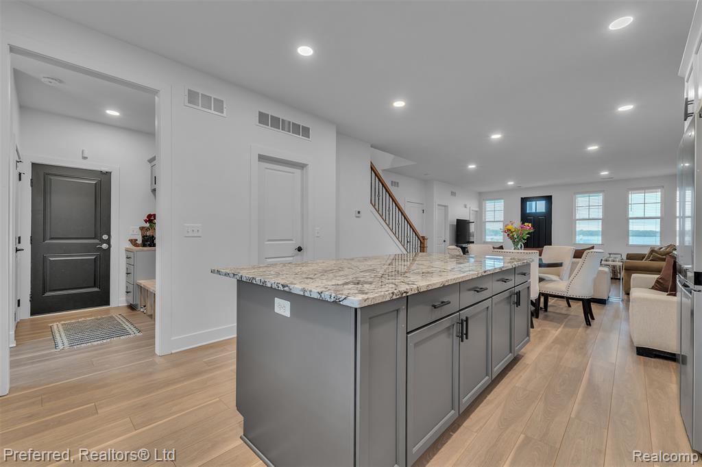 5264 Cooley Lake Road, Waterford, MI 48327 — Photo 19