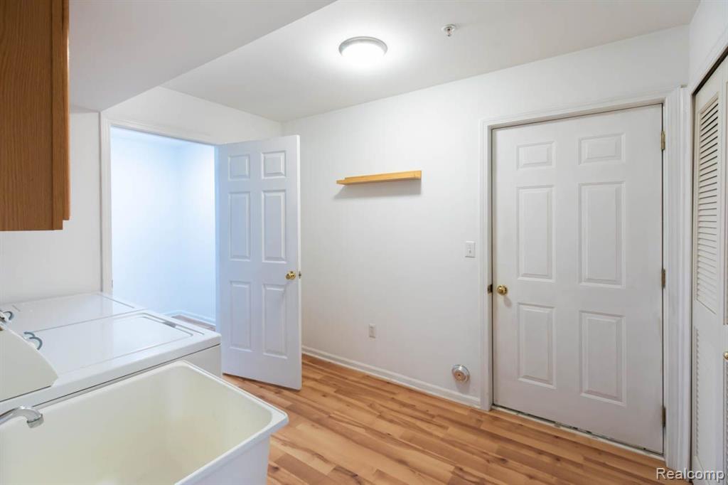 28460 CARLTON WAY Drive, Novi, MI 48377 — Photo 36