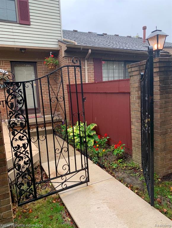 31131 COUNTRY, Farmington Hills, MI 48331 — Photo 37