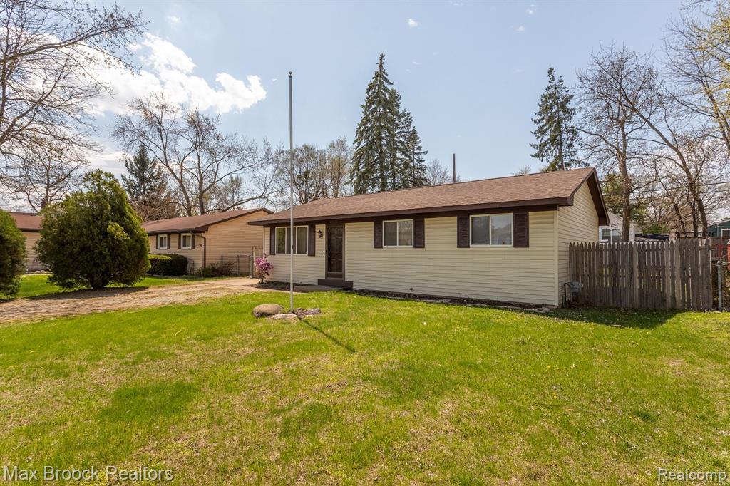 47445 DEQUINDRE Road, Rochester Hills, MI 48307 — Photo 19
