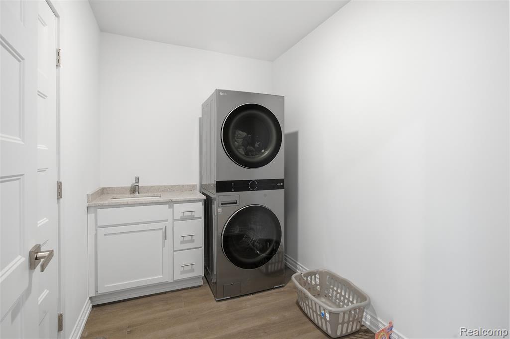 166 Oak st Street, Wyandotte, MI, 48192