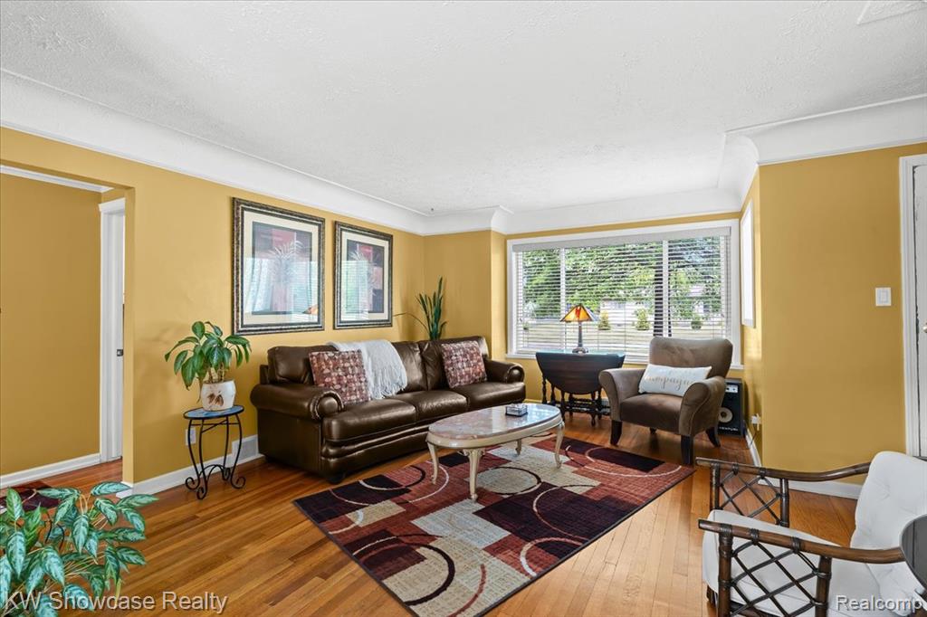 5865 Crescent Road, Waterford, MI 48327 — Photo 5