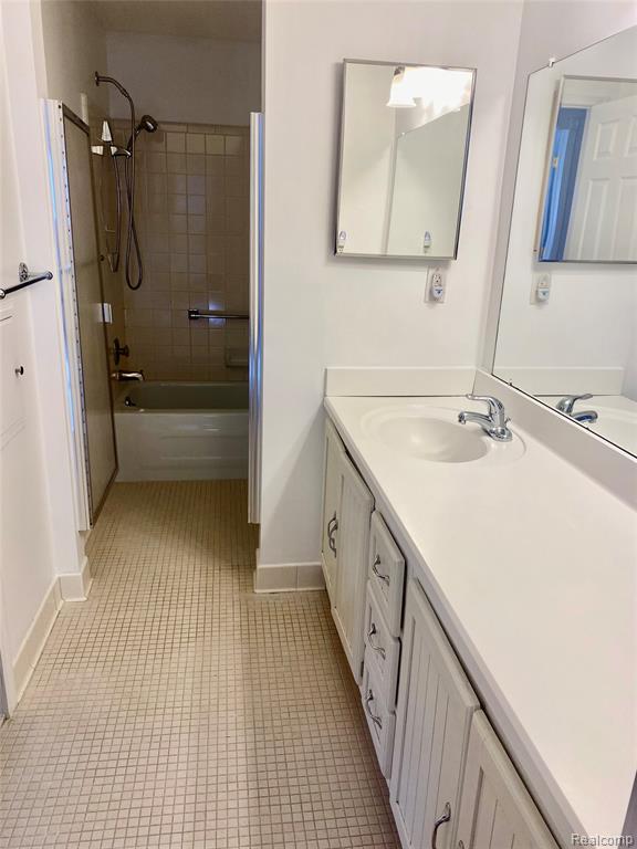 21664 Hall Road, Woodhaven, MI 48183 — Photo 23