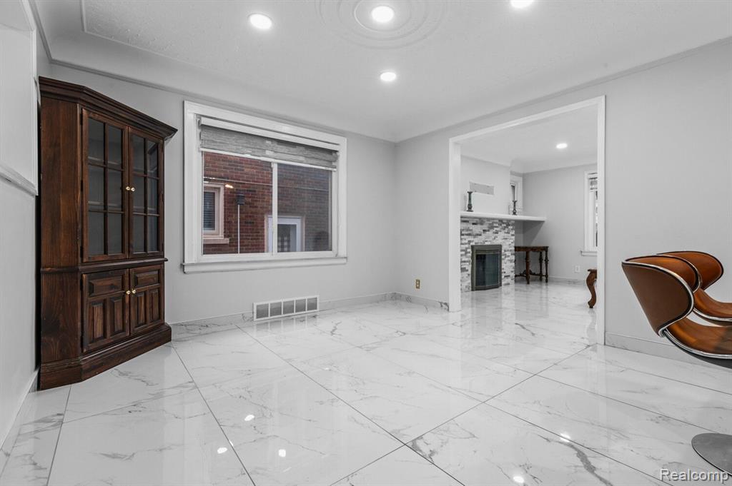 6838 HARTWELL Street, Dearborn, MI 48126 — Photo 2