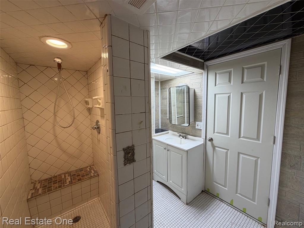 4937 Oak Park Drive, Clarkston, MI — Photo 17