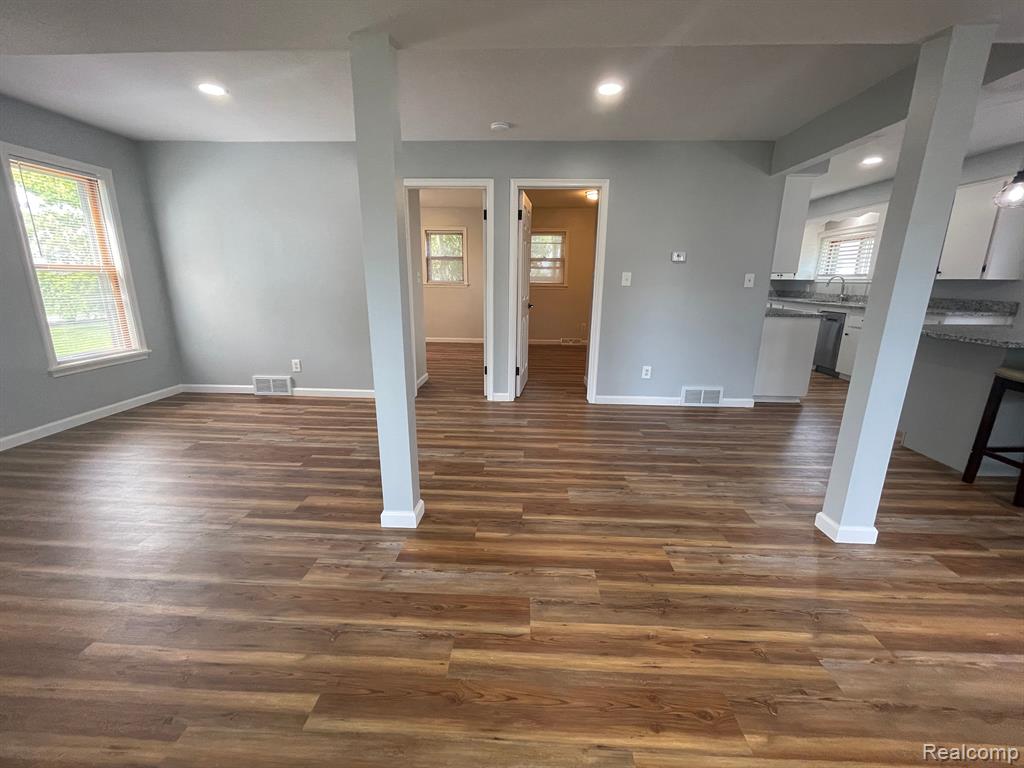 29272 ADAMS Drive, Gibraltar, MI — Photo 5