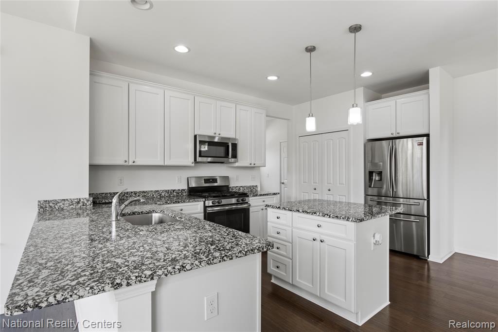 451 Goodrich, Wixom, MI — Photo 12
