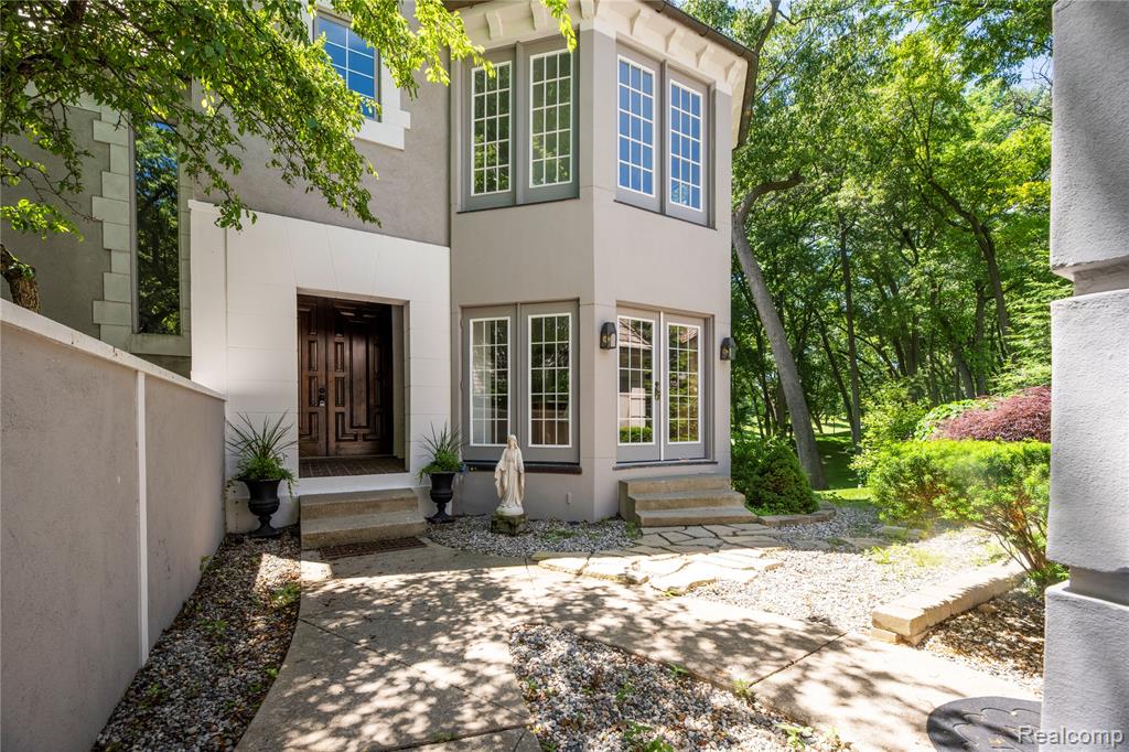 5409 Bristol Parke Drive, Clarkston, MI 48348