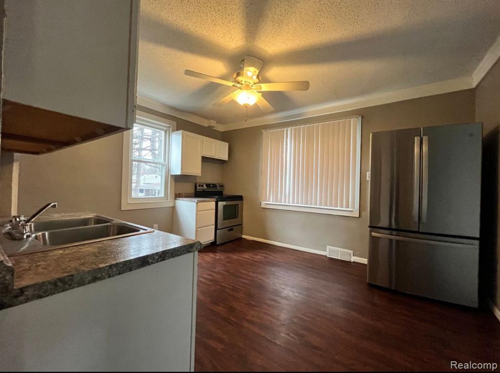 5644 Gertrude Street, Dearborn Heights, MI 48125 — Photo 5