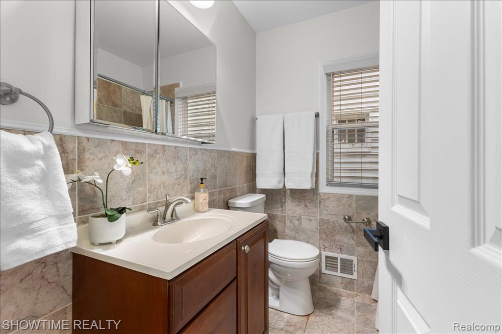 418 E Woodland Street, Ferndale, MI 48220 — Photo 17