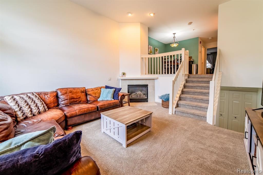 17026 FARMINGTON Road, Livonia, MI 48154 — Photo 8