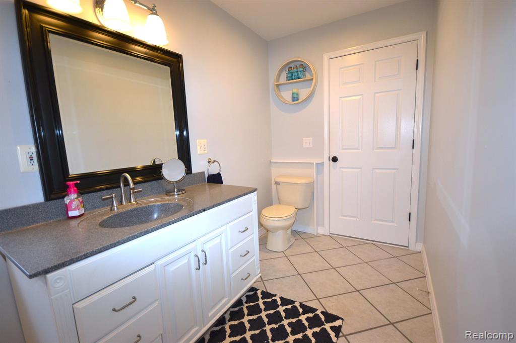 4072 W MAPLE Road, Wixom, MI — Photo 33