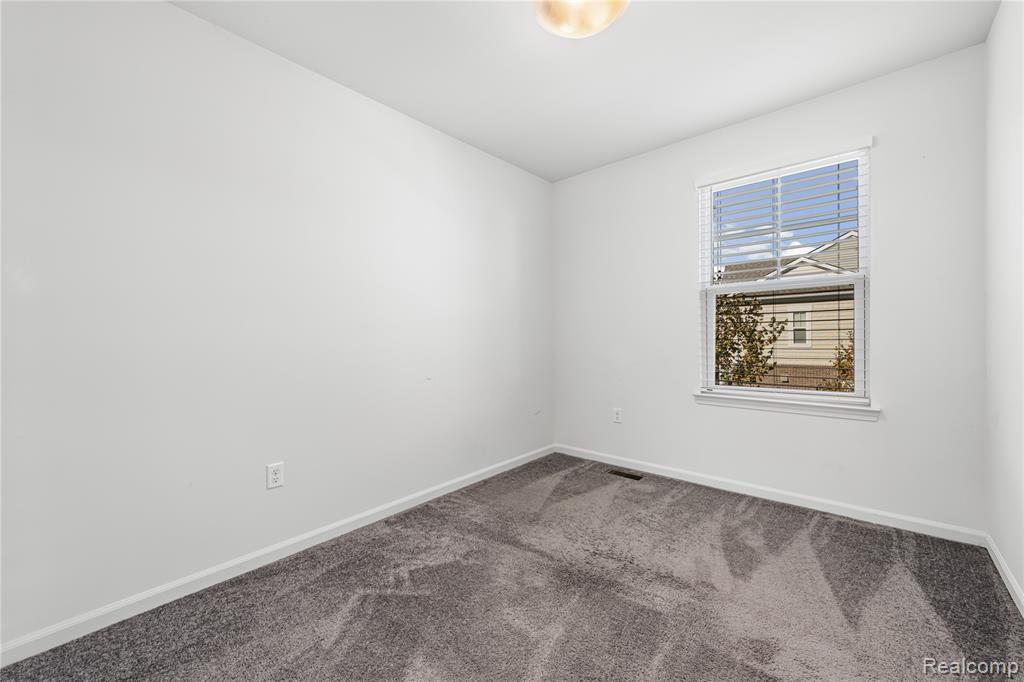 591 Parkside Way, 16, Ferndale, MI 48220 — Photo 15