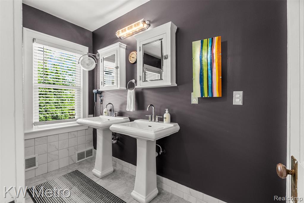 924 E 2nd Street, Royal Oak, MI 48067 — Photo 11