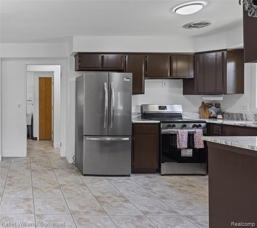 5292 ABINGTON Drive, Troy, MI 48085 — Photo 10