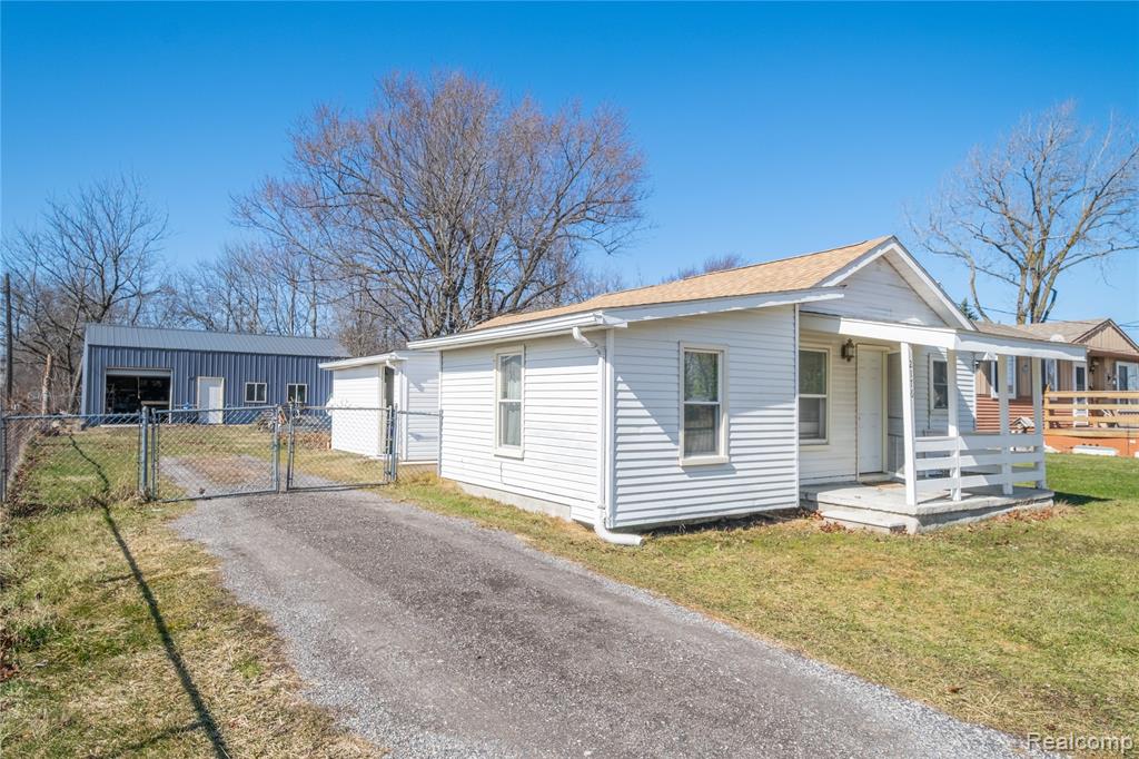 2176 Lauderdale Street, Flint, MI 48532 — Photo 2