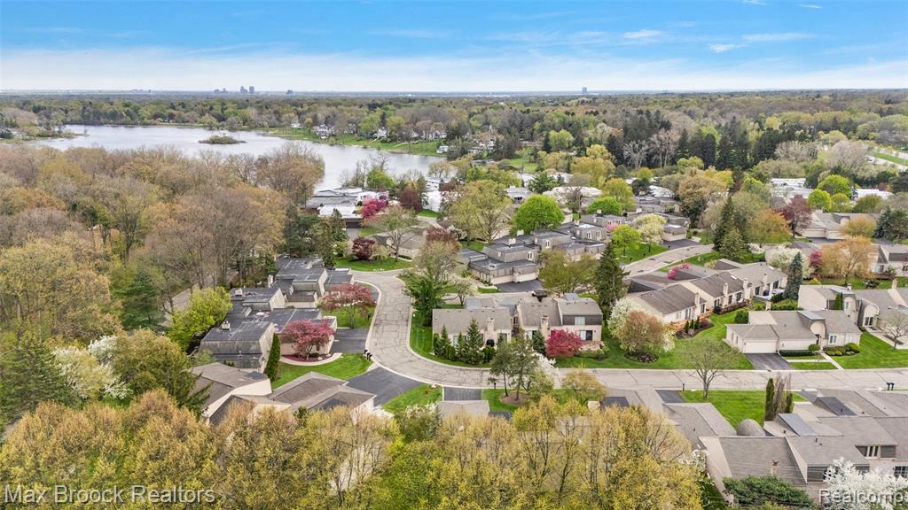 5175 Woodlands Drive, Bloomfield Hills, MI 48302 — Photo 33