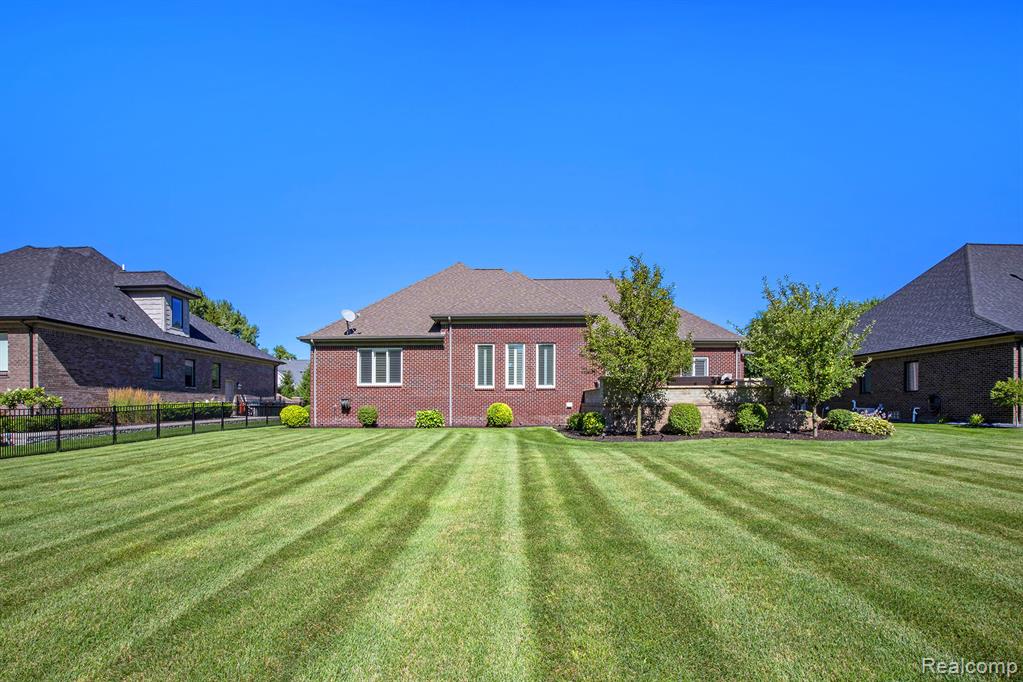48913 Pinebrook Drive, Utica, MI 48315 — Photo 39