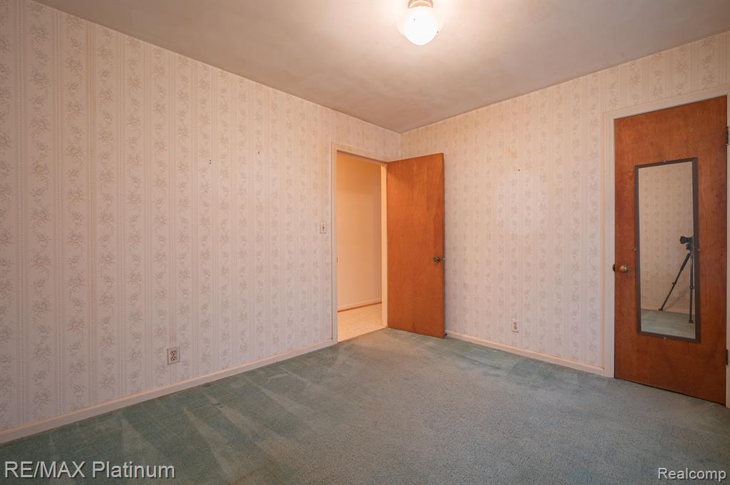 850 W MAPLE Road, Milford, MI 48381 — Photo 19