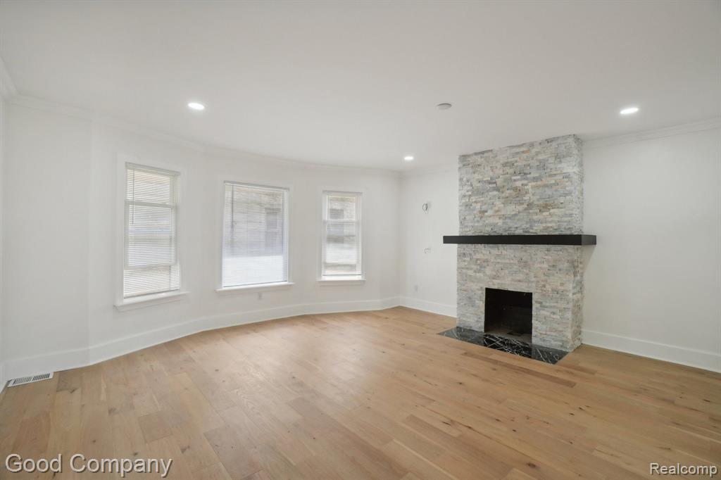 1645 CADILLAC Boulevard, Detroit, MI 48214 — Photo 6