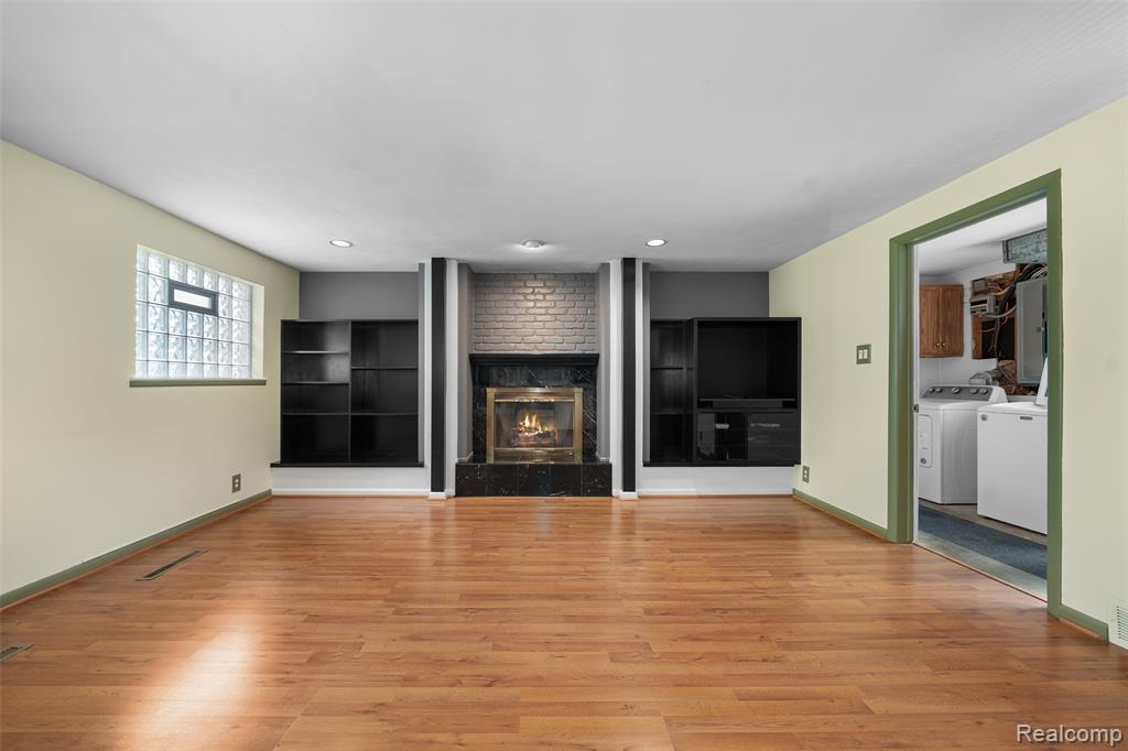 545 Woodbridge Circle, Waterford, MI 48327 — Photo 15