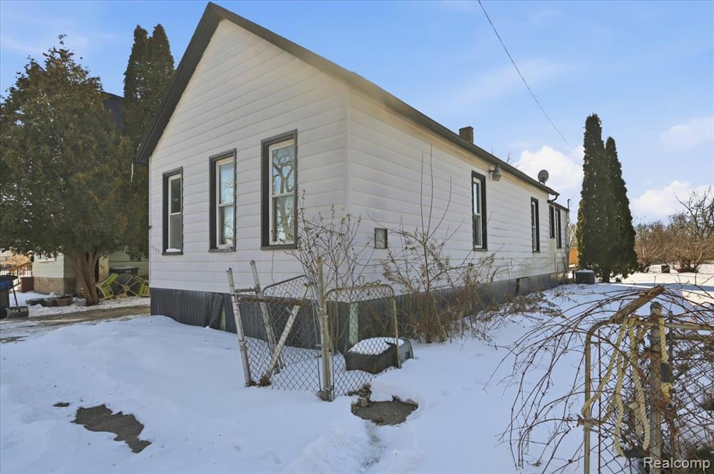 2745 VERMONT ST - Photo 3