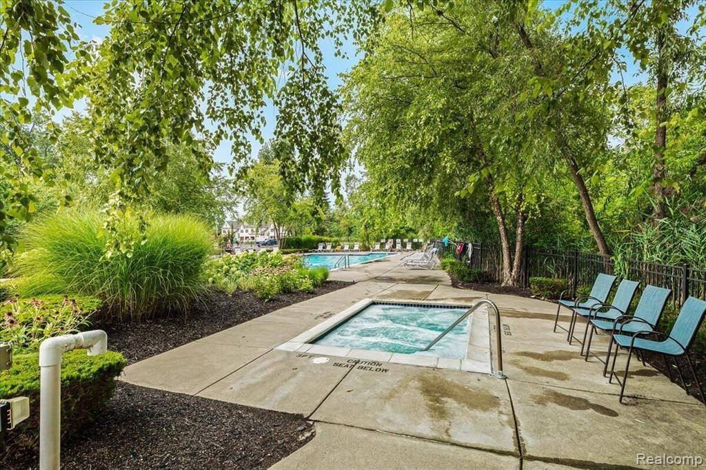 156 SANDY Lane, Walled Lake, MI 48390 — Photo 27