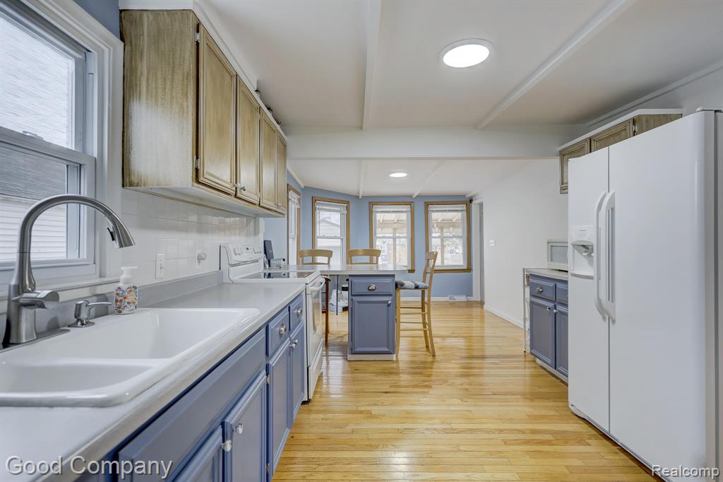 29329 Tawas Street, Madison Heights, MI 48071 — Photo 9