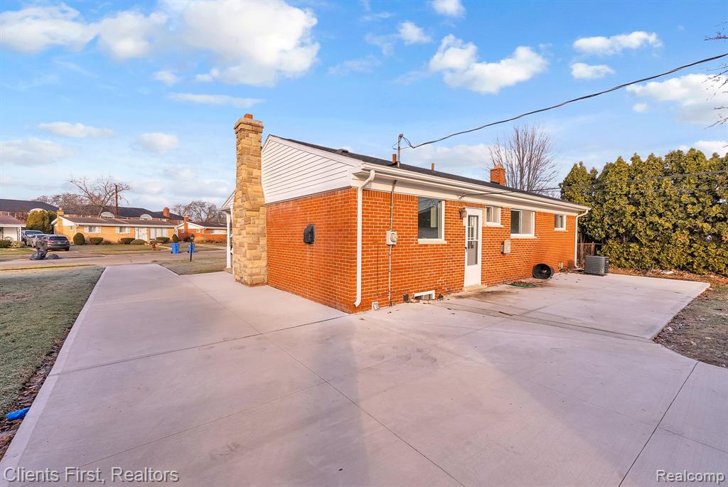 8680 Mercedes Street, Dearborn Heights, MI 48127 — Photo 5