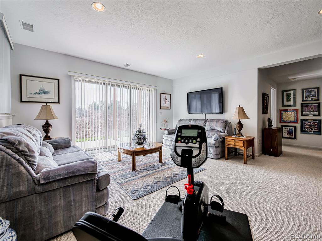 8011 WOODSTONE Drive, Grand Blanc, MI 48439 — Photo 22