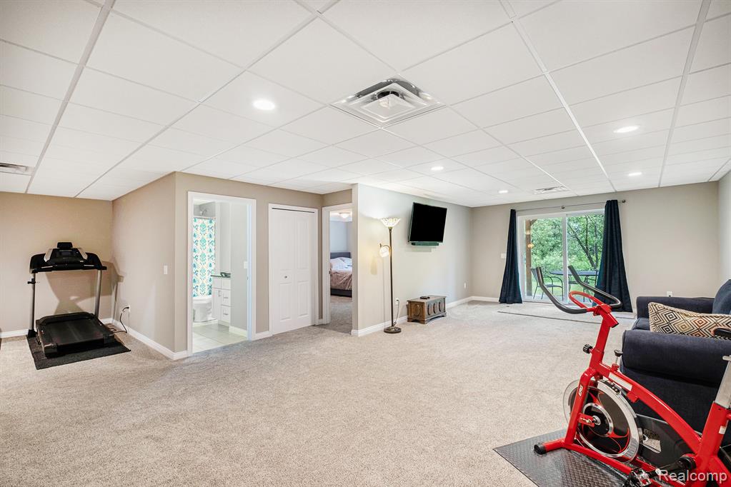 698 Shoreline Drive, Fenton, MI 48430 — Photo 17