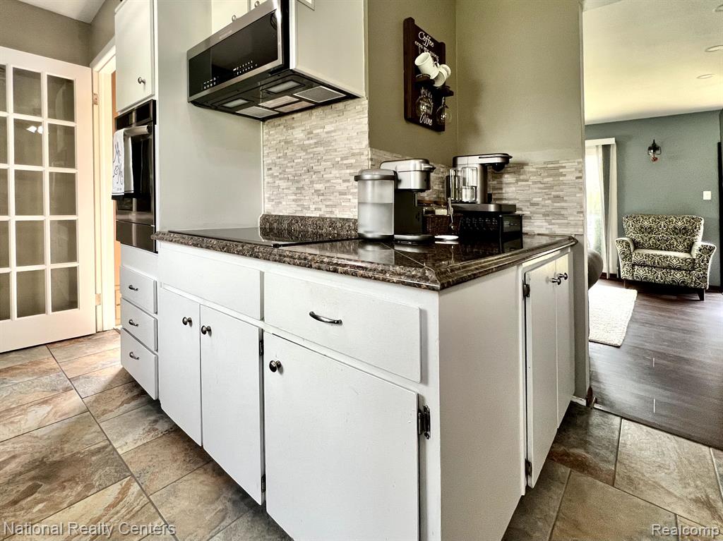 936 ALLEN Drive, Northville, MI 48167 — Photo 18