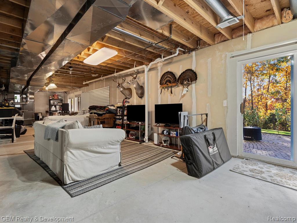 4163 DELPHINE Drive, Wixom, MI 48393 — Photo 28