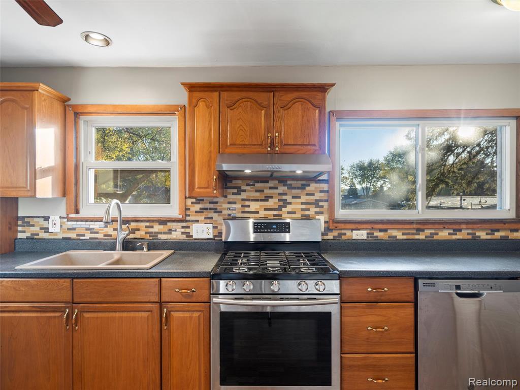 845 Harry Paul Drive, Lake Orion, MI 48362 — Photo 16
