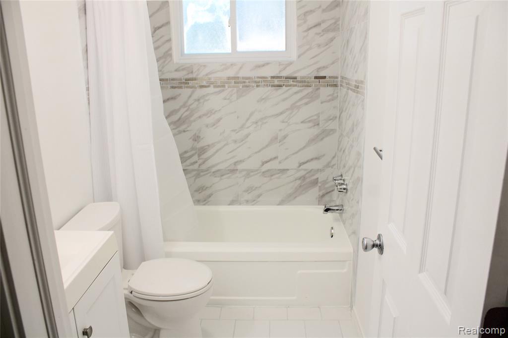 4901 Alpha Way, Flint, MI 48506 — Photo 24