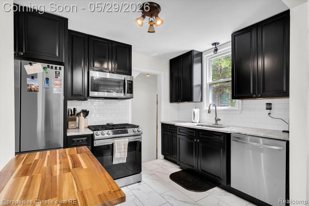 8740 Saratoga Street, Oak Park, MI 48237 — Photo 8