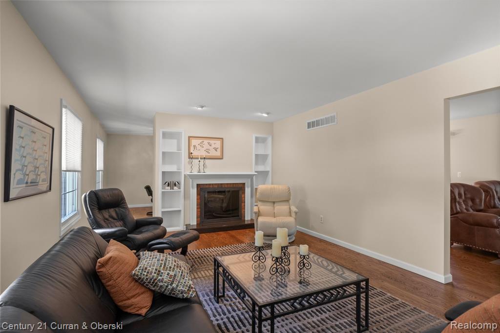 8821 NORTHAMPTON Drive, Plymouth, MI 48170 — Photo 10