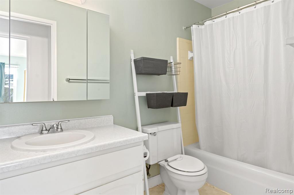 3222 BOLGOS Circle, Ann Arbor, MI 48105 — Photo 9