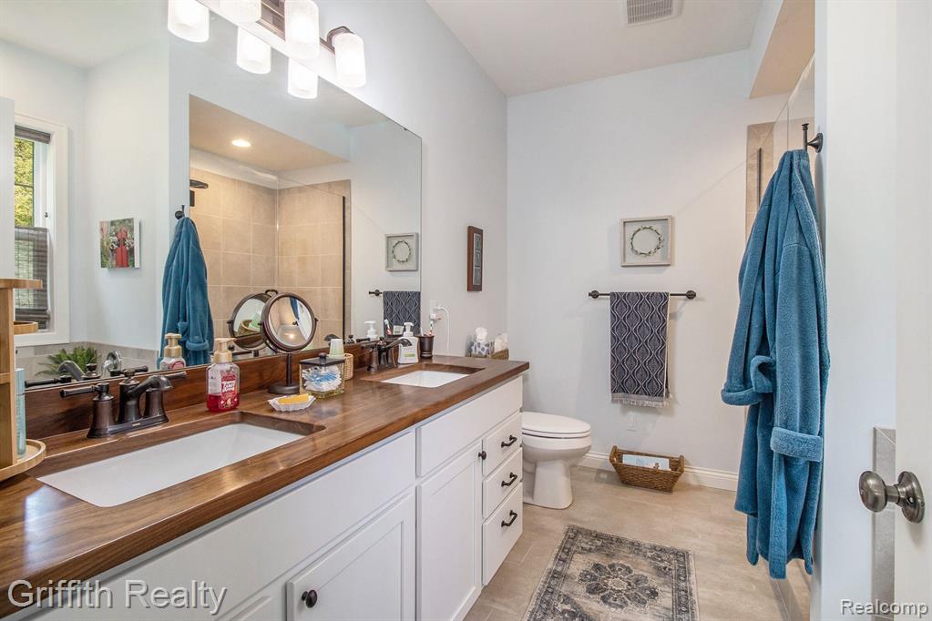 8285 MEADOW CREEK Lane, Pinckney, MI 48169 — Photo 23