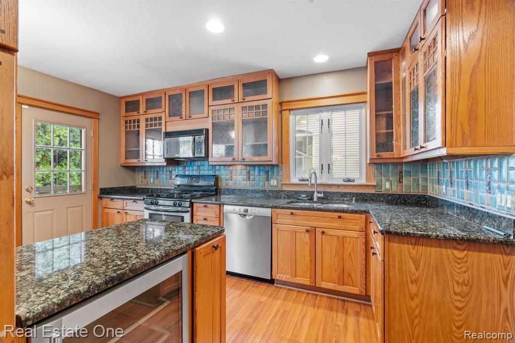 819 S HIGHLAND Street, Dearborn, MI 48124 — Photo 12