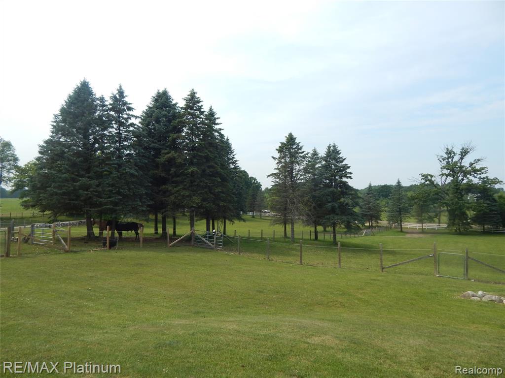 2025 W Rose Center Road, Holly, MI 48442 — Photo 38