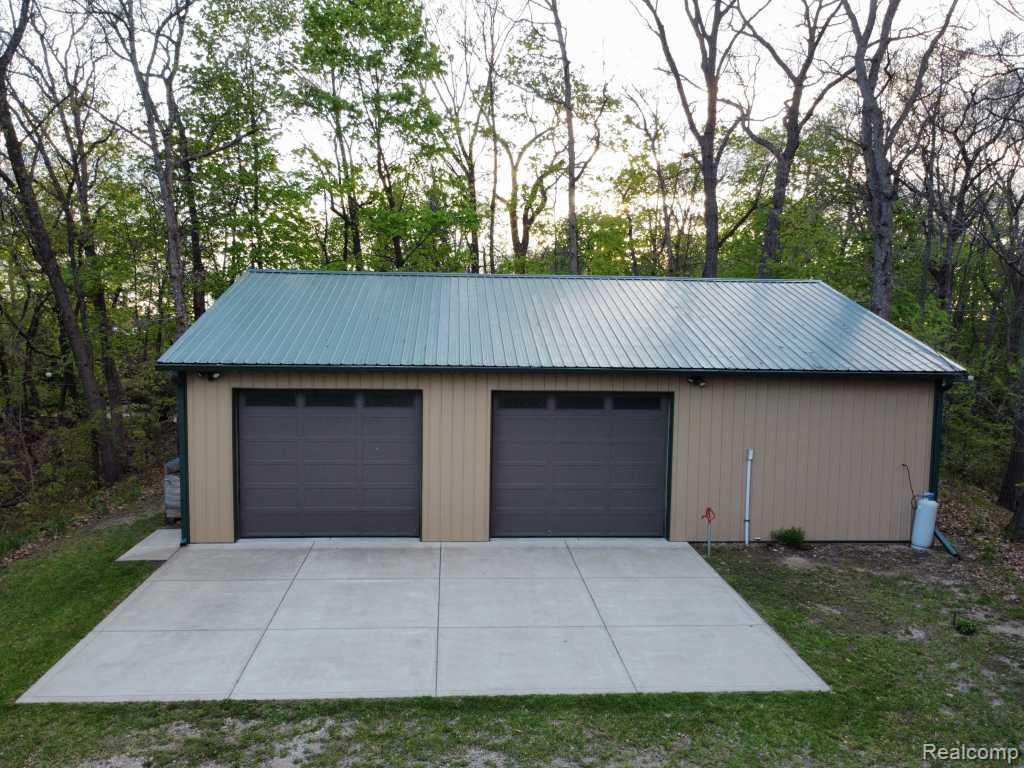 10429 9 Mile Road, Whitmore Lake, MI 48189 — Photo 28