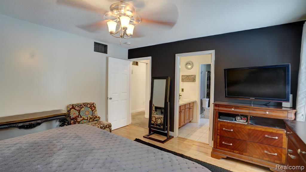 9270 OAKVIEW Drive, Swartz Creek, MI 48473 — Photo 28