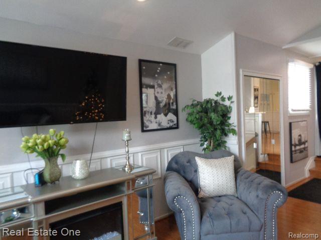 29441 LAUREL Drive, Farmington Hills, MI 48331 — Photo 23