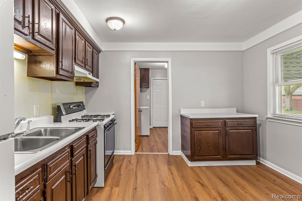 8306 HELEN, Center Line, MI 48015 — Photo 9